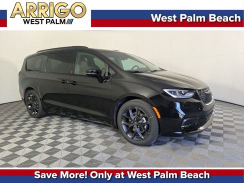 New 2026 Chrysler Pacifica Select w/ S Appearance Package image 1