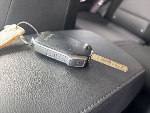 Used 2025 Kia Soul LX w/ LX Technology Package FWD image 21