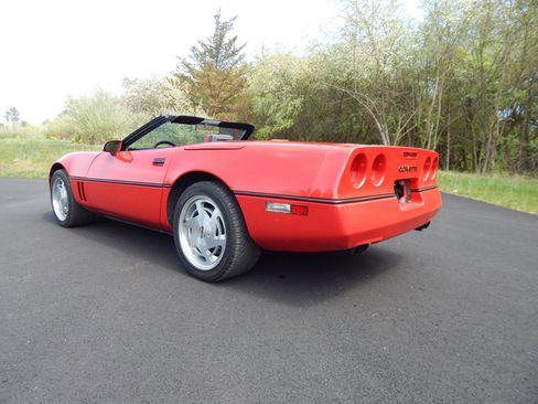 Used 1988 Chevrolet Corvette Convertible RWD image 11