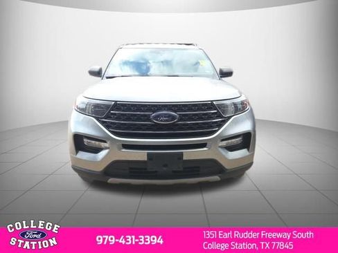 Used 2021 Ford Explorer XLT w/ Equipment Group 202A image 2