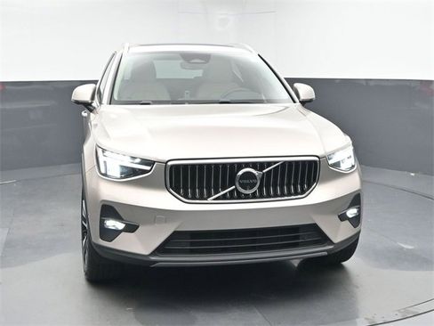 Used 2024 Volvo XC40 B5 Plus w/ Protection Package Premier image 2