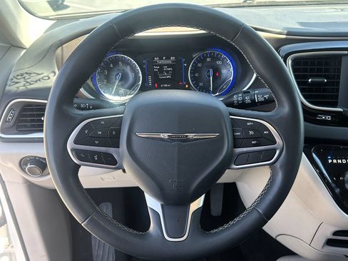 Used 2023 Chrysler Voyager LX FWD image 19