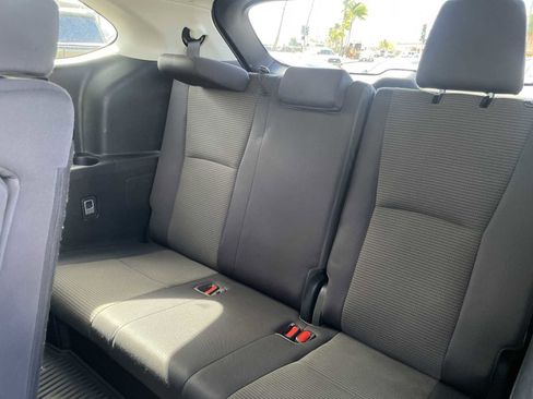 Used 2023 Toyota Highlander L image 24