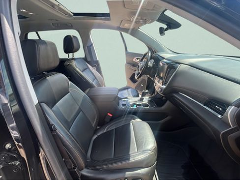 Used 2020 Chevrolet Traverse LT w/ LT Premium Package AWD/4WD image 29