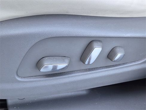 Used 2019 Cadillac XT5 Luxury image 19