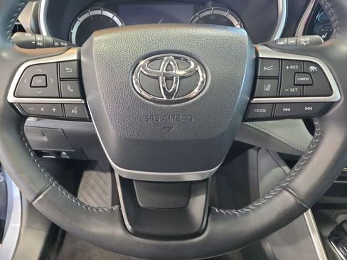 Used 2023 Toyota Highlander XLE AWD/4WD image 22