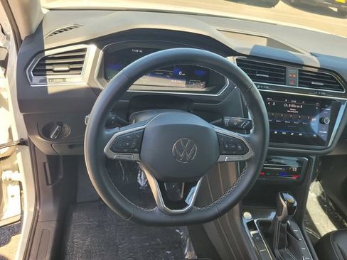 Used 2023 Volkswagen Tiguan SE AWD/4WD image 30