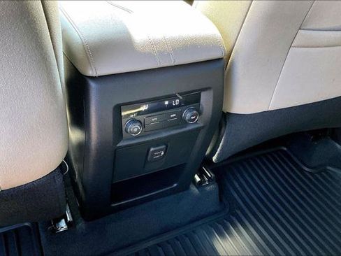 Used 2023 Chevrolet Traverse LS FWD image 18