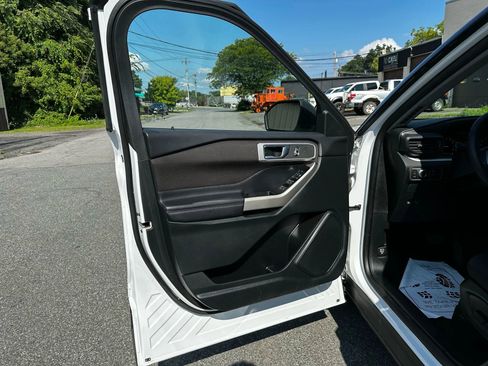 Used 2020 Ford Explorer XLT w/ Comfort Package AWD/4WD image 14