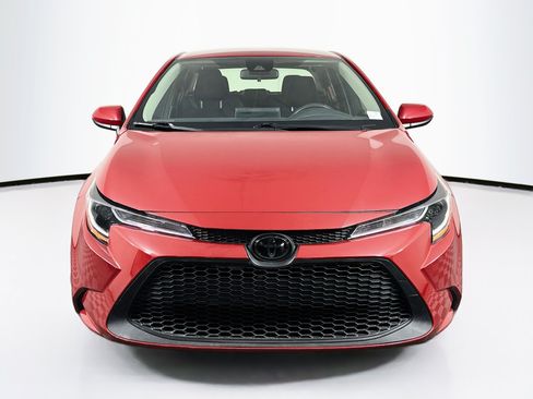 Used 2021 Toyota Corolla LE FWD image 2