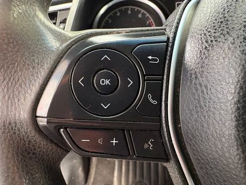 Used 2018 Toyota Camry LE image 24