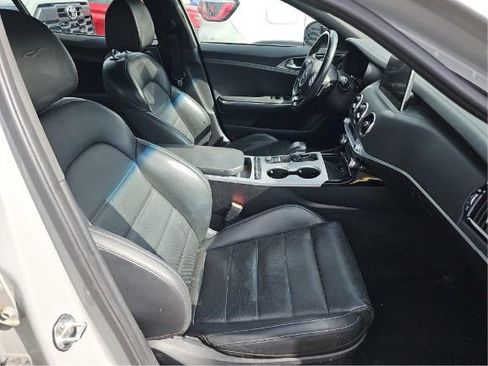 Used 2019 Kia Stinger GT2 image 4