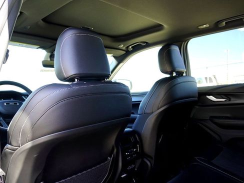 New 2025 Jeep Grand Cherokee Altitude image 23