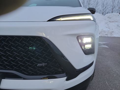 Used 2025 Buick Enclave Sport Touring image 9