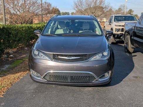 Used 2018 Chrysler Pacifica Touring-L Plus FWD image 2