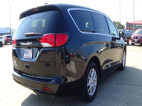 Used 2023 Chrysler Voyager LX image 6