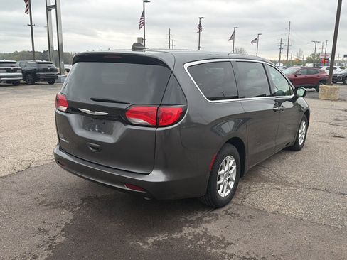 Used 2023 Chrysler Voyager LX FWD image 4