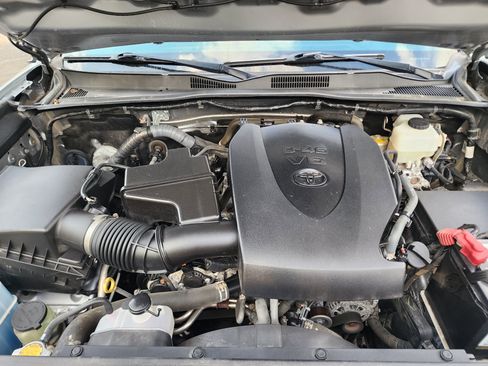 Used 2016 Toyota Tacoma TRD Off-Road AWD/4WD image 17