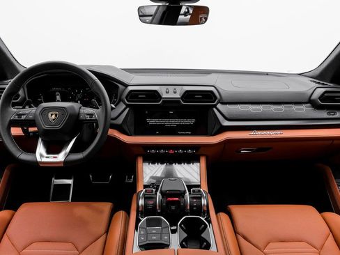Used 2025 Lamborghini Urus Performante AWD/4WD image 13