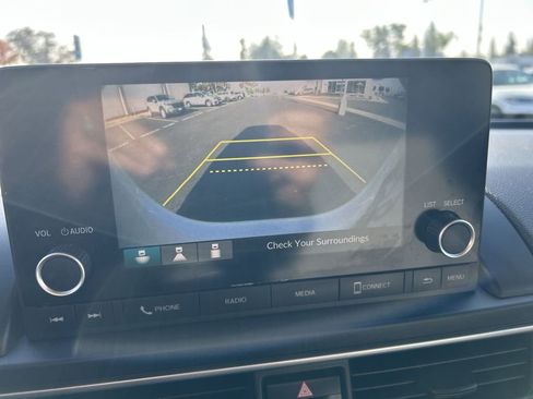 Used 2023 Honda Pilot LX image 17