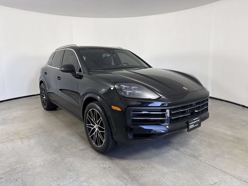 Certified 2025 Porsche Cayenne AWD/4WD image 9
