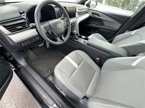 Used 2025 Toyota Camry SE image 15