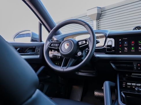 New 2025 Porsche Cayenne E-Hybrid Coupe image 25