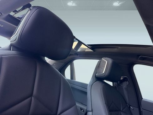 New 2025 BMW 740i image 14