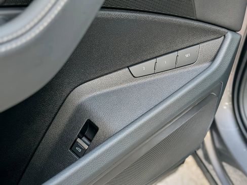 Used 2021 Audi e-tron Premium w/ Towing Package image 26