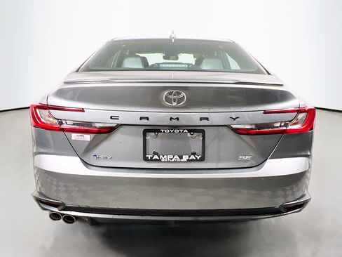 Used 2025 Toyota Camry SE image 6