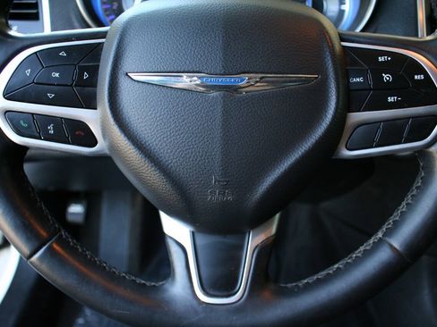 Used 2017 Chrysler 300 Limited RWD image 17