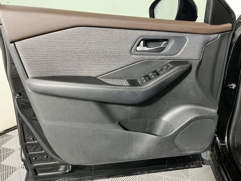 Used 2023 Nissan Rogue SV image 10