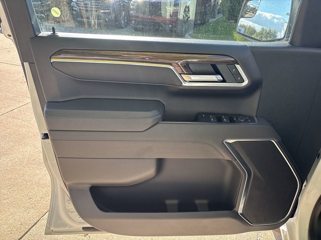 Certified 2026 Chevrolet Silverado 1500 RST AWD/4WD image 26
