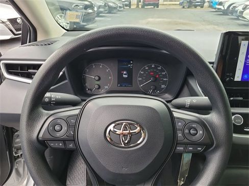 Used 2025 Toyota Corolla LE image 16