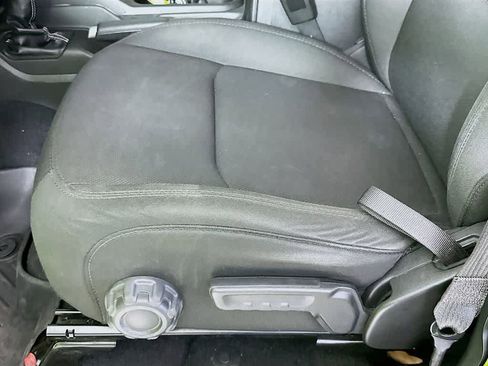 Used 2019 Jeep Wrangler Unlimited Sahara w/ LED Lighting Group image 29