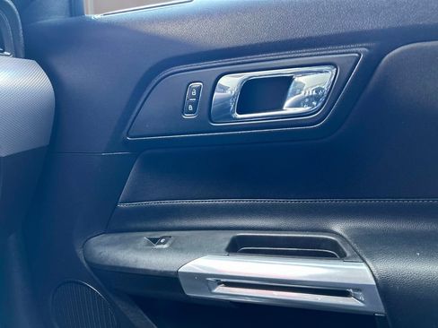 Used 2017 Ford Mustang Coupe image 29