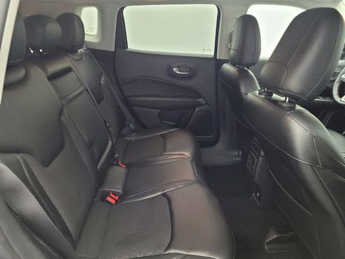 Used 2018 Jeep Compass Latitude AWD/4WD image 19