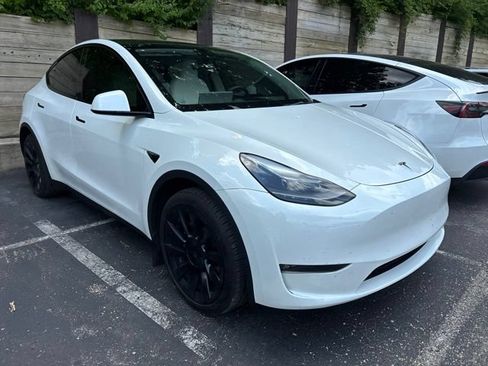 Used 2023 Tesla Model Y Long Range AWD/4WD image 1