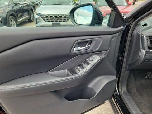 Certified 2026 Nissan Rogue SV FWD image 18