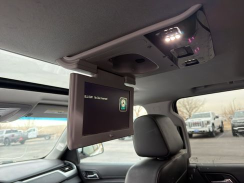 Used 2019 Chevrolet Suburban LT image 11