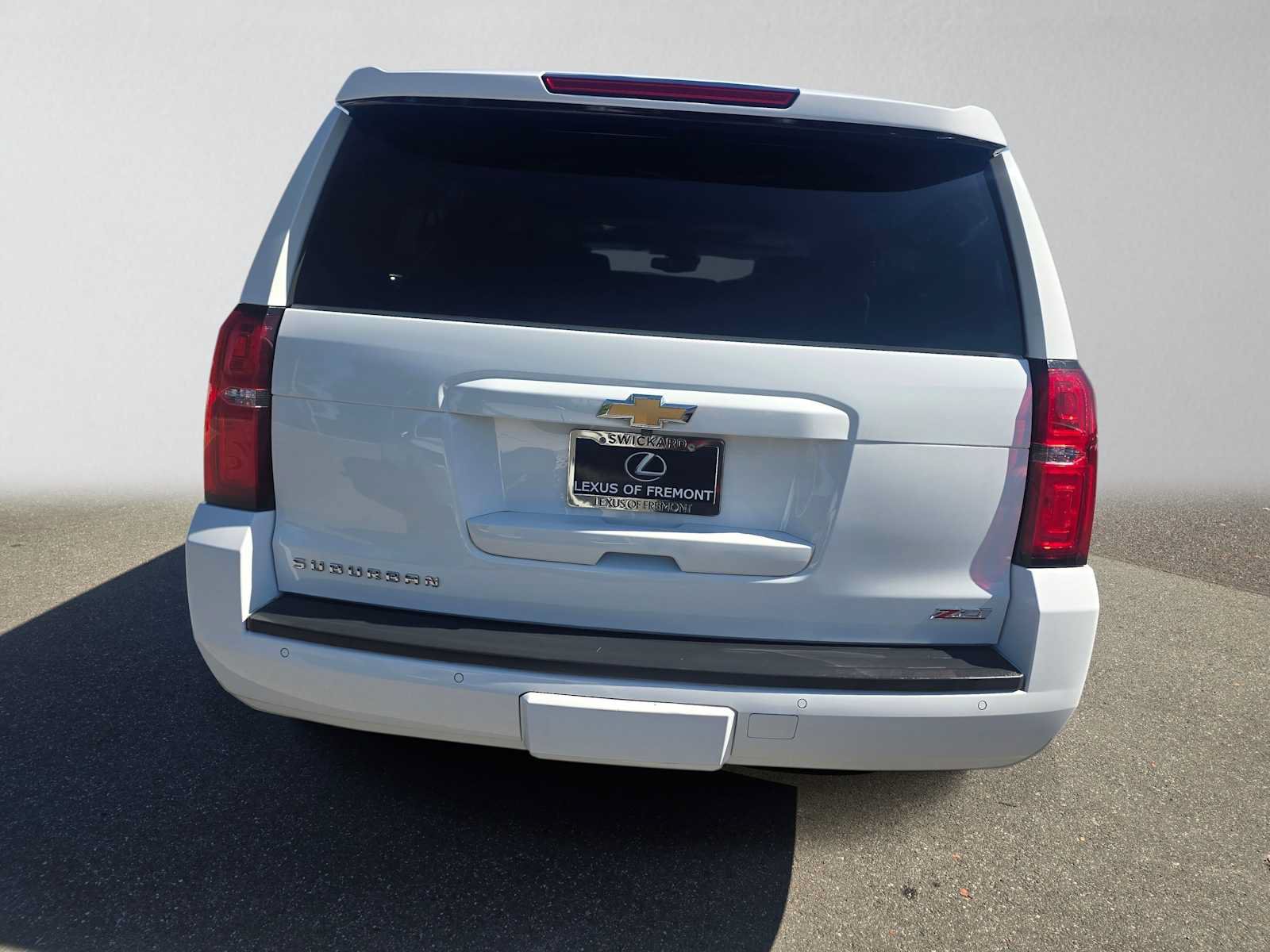 Used 2019 Chevrolet Suburban LT w/ Luxury Package AWD/4WD image 4