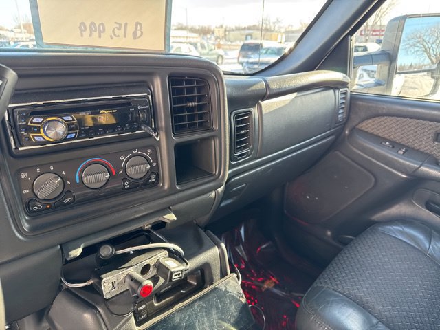 Used 2002 Chevrolet Avalanche 2500 AWD/4WD image 14