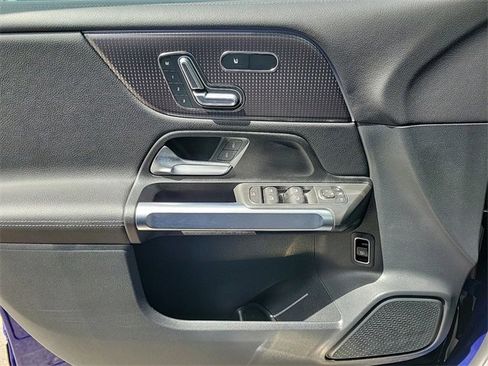 Used 2023 Mercedes-Benz GLB 250 image 25