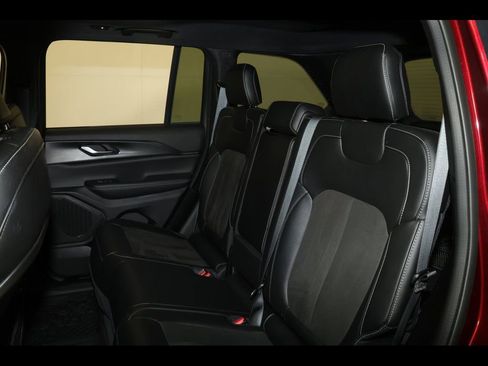 Used 2023 Jeep Grand Cherokee Altitude AWD/4WD image 26