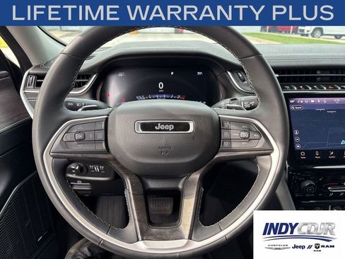 Used 2023 Jeep Grand Cherokee L Limited w/ Black Appearance Package AWD/4WD image 20