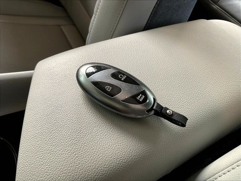 Used 2024 Hyundai Elantra Limited FWD image 32
