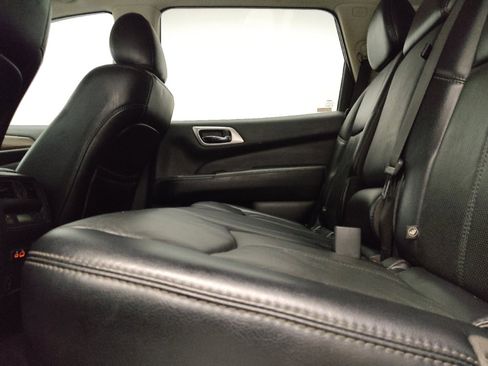Used 2020 Nissan Pathfinder Platinum FWD image 18
