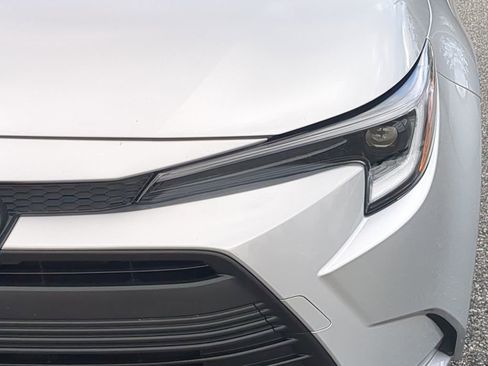 Used 2024 Toyota Corolla LE w/ LE Convenience Package image 18