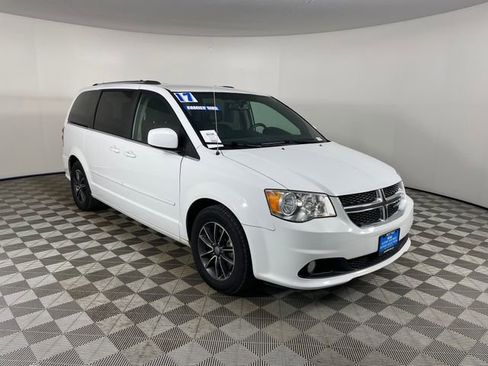 Used 2017 Dodge Grand Caravan SXT FWD image 15