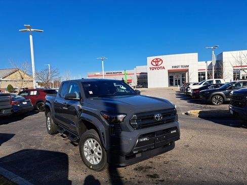 New 2026 Toyota Tacoma SR5 image 4